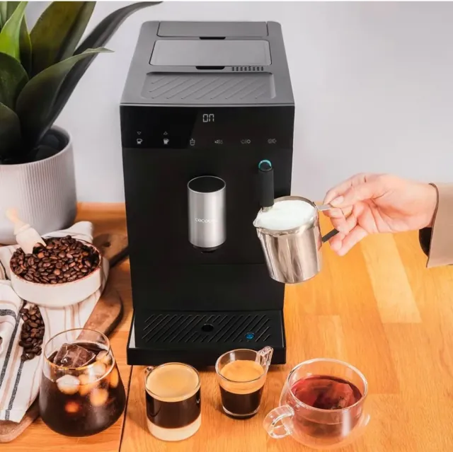 Macchina da caffè Cecotec Cremmaet Compact Steam superautomatica con vaporizzatore
