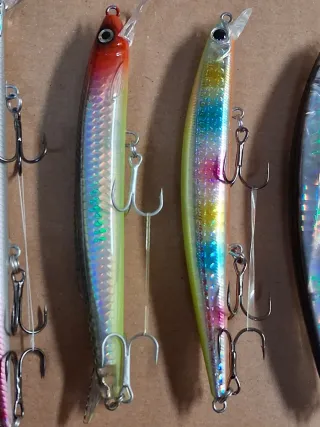 Lote de señuelos de pesca variados