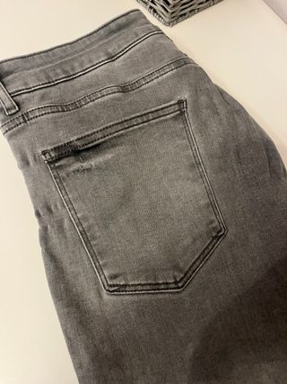 Pantalón vaquero gris Zara mujer