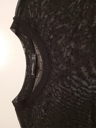 Blusa tul negra con topos