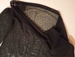 Blusa tul negra con topos