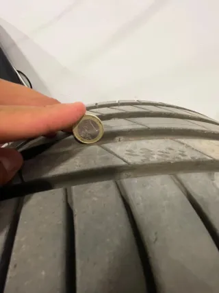 Llantas negras nuevas compradas este año