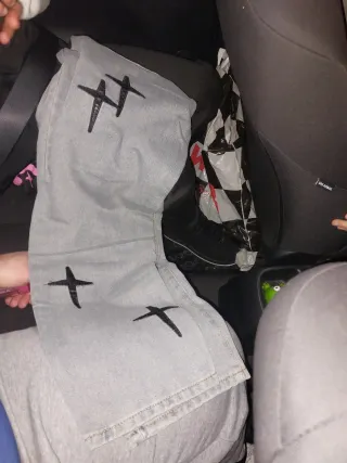 Pantalones vaqueros con diseño