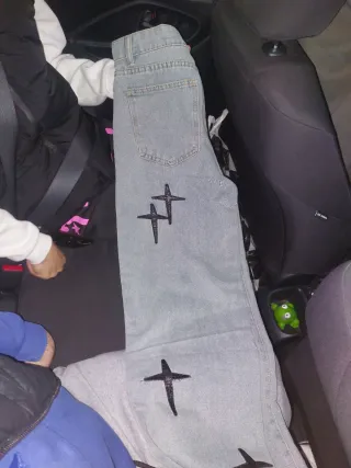 Pantalones vaqueros con diseño