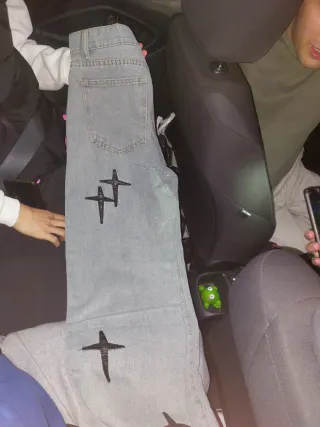 Pantalones vaqueros con diseño