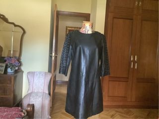 Vestido Zara símil piel negro Talla M