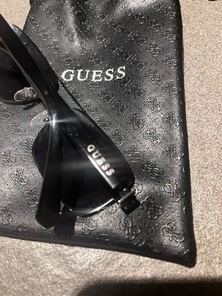 Gafas de sol Guess negras