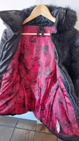 Piumino Desigual nero damascato con cappuccio