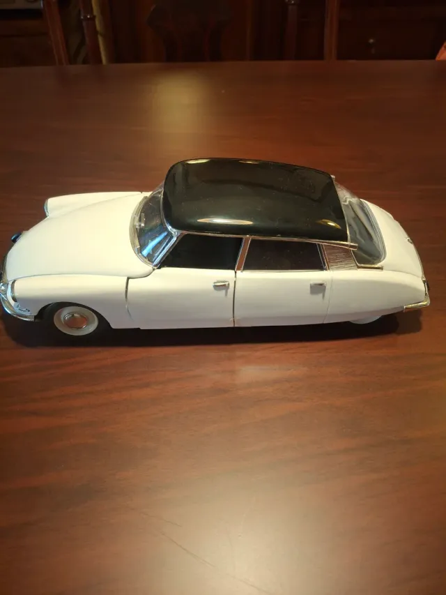 Citroën DS 1963 Escala 1:18