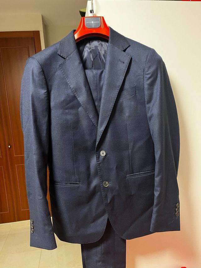 Traje azul. Como nuevo. Solo dos puestas.