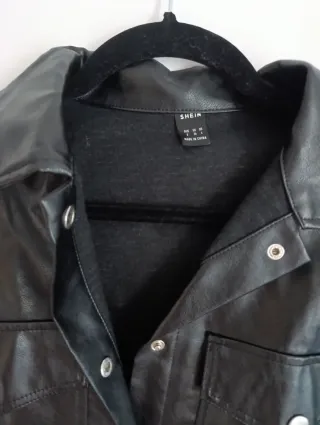 Chaqueta polipiel negra SHEIN