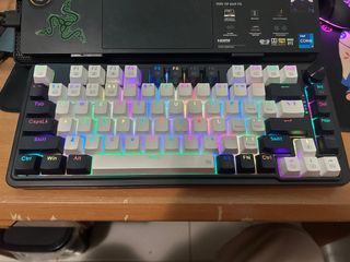 Teclado Redragon RGB Blanco y negro 75tcl
