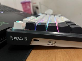Teclado Redragon RGB Blanco y negro 75tcl