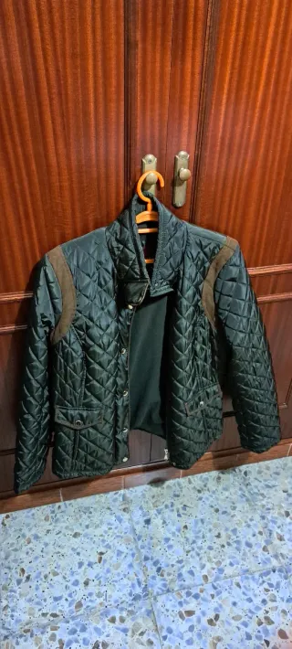 Chaqueta acolchada verde y marrón