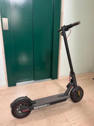 Patinete Eléctrico Xiaomi M365, con ruedas macizas