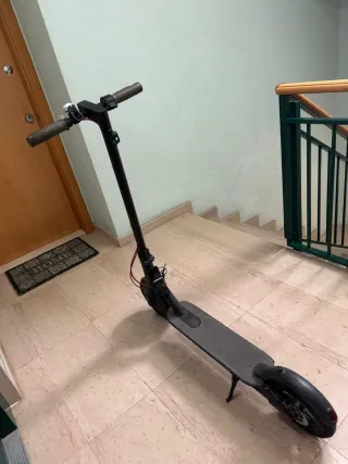 Patinete Eléctrico Xiaomi M365, con ruedas macizas