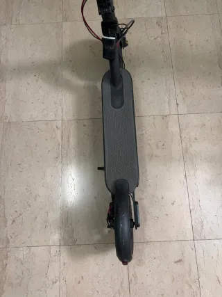 Patinete Eléctrico Xiaomi M365, con ruedas macizas