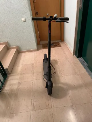 Patinete Eléctrico Xiaomi M365, con ruedas macizas
