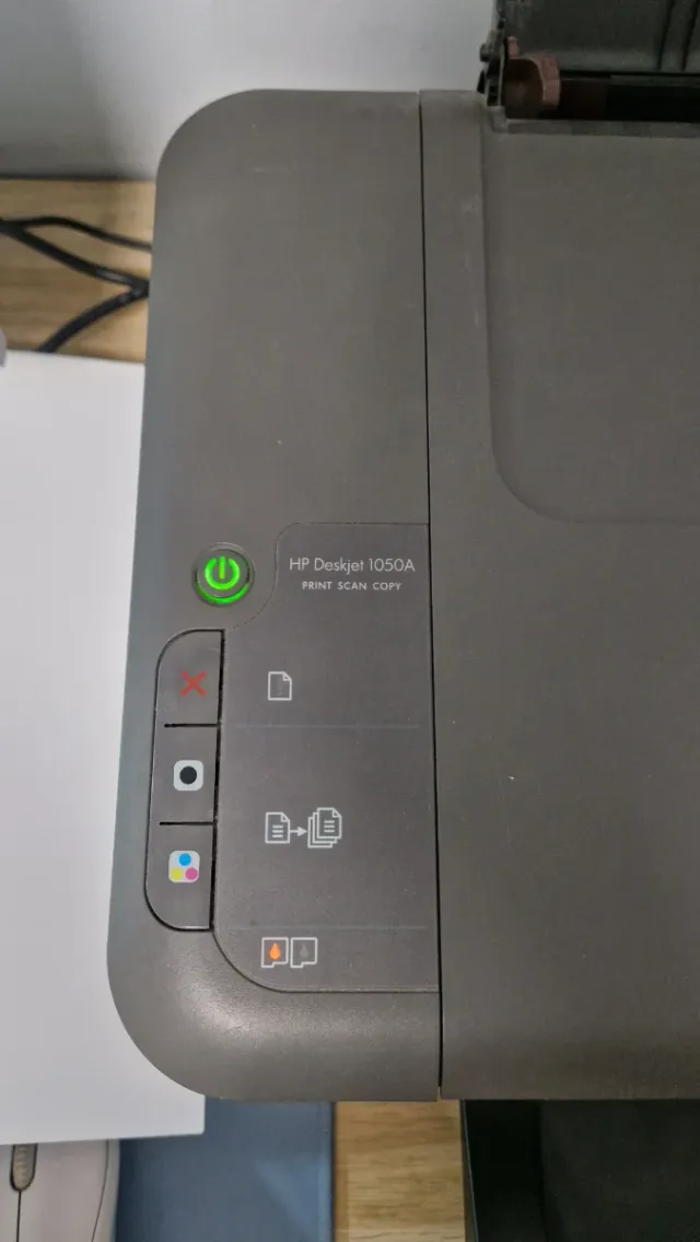 HP Deskjet 1050A + Cartucho color