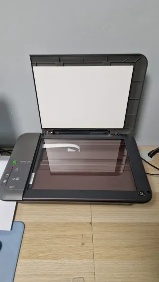 HP Deskjet 1050A + Cartucho color