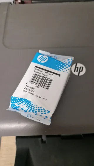 HP Deskjet 1050A + Cartucho color