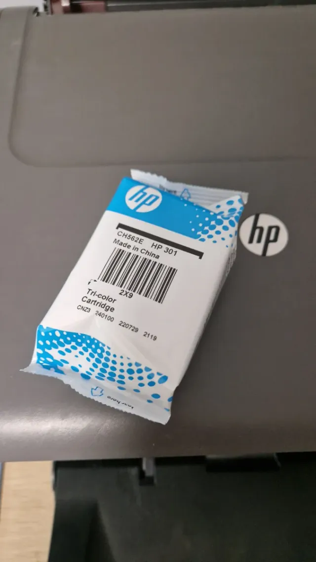 HP Deskjet 1050A + Cartucho color