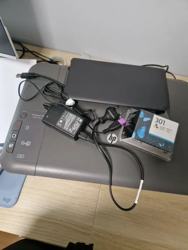 HP Deskjet 1050A + Cartucho color