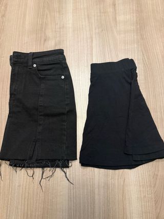 Dos faldas negras