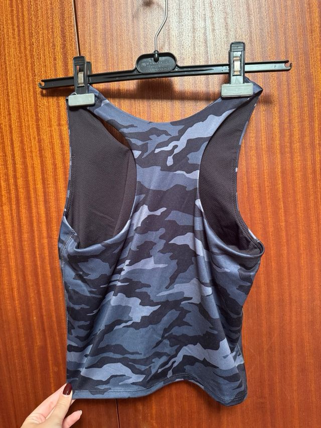 Camiseta tirantes gimnasio con top