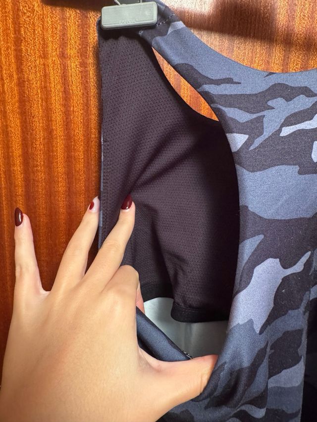 Camiseta tirantes gimnasio con top