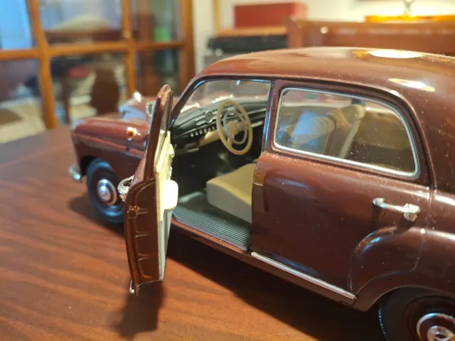Mercedes 180 1963 Escala 1:18
