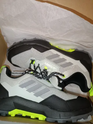 2x Adidas Terrex T. 42