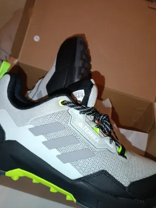 2x Adidas Terrex T. 42