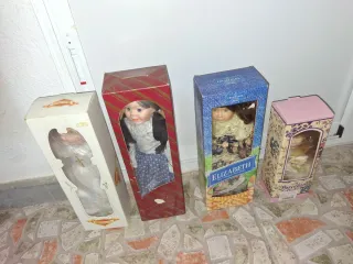Muñeca de porcelana vintage. Cada una 15 euros.