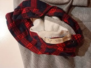 Sudadera gris con camisa cuadros