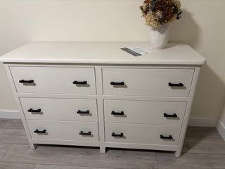 Cómoda de madera maciza