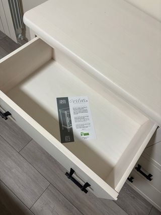 Cómoda de madera maciza