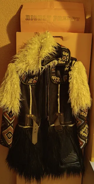 Chaquetón HIGLHY PREPPY a estrenar.