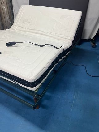 Struttura Letto con Struttura Articolata e Materasso in Lattice 135x190