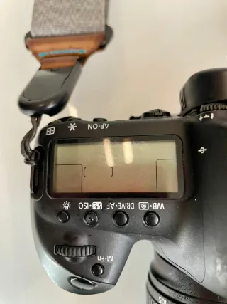 Cámara Canon EOS 5D Mark IV + objetivo y tarjetas