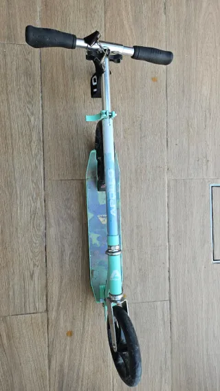 Patinete Apollo color azul y verde