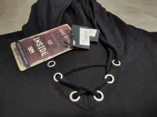 Camiseta Inside Talla L Negra con Capucha