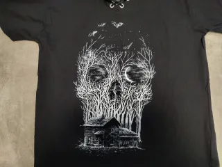 Camiseta Inside Talla L Negra con Capucha