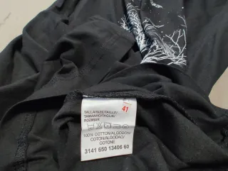 Camiseta Inside Talla L Negra con Capucha