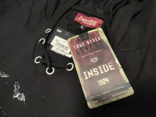 Camiseta Inside Talla L Negra con Capucha