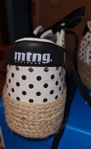 Zapatos de lunares con plataforma