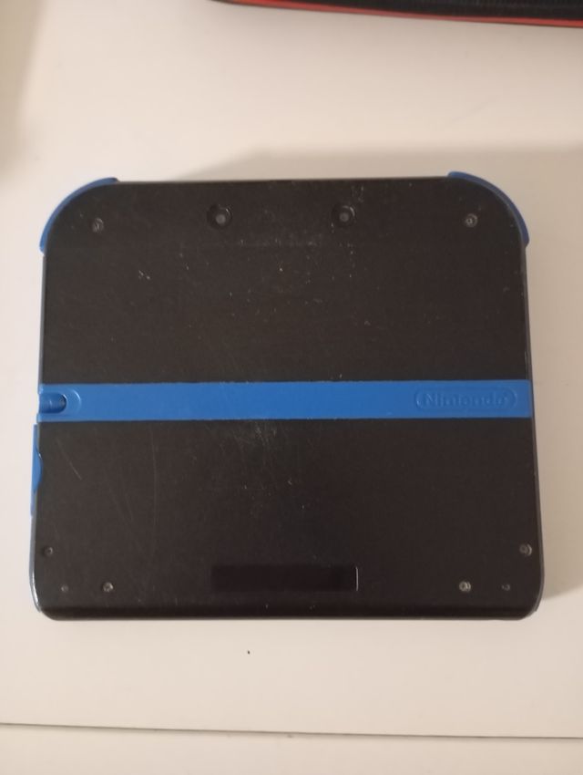 Nintendo 2DS + Mario Kart 7 + Cargador + Funda