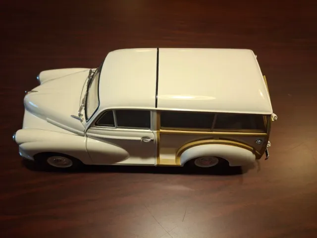 Morris Minor Traveller 1960 1:18