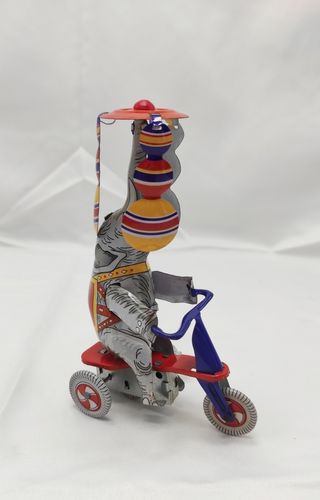 Elefante pequeño de Hojalata