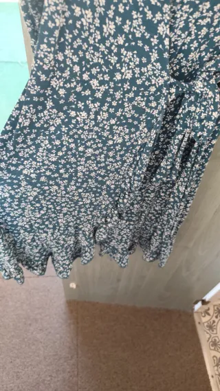 Vestido floral cruzado verde